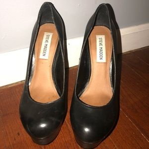 Steve Madden black platform leather pumps